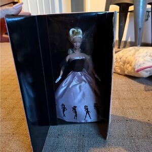 VINTAGE 2000 Timeless Silhouette Barbie